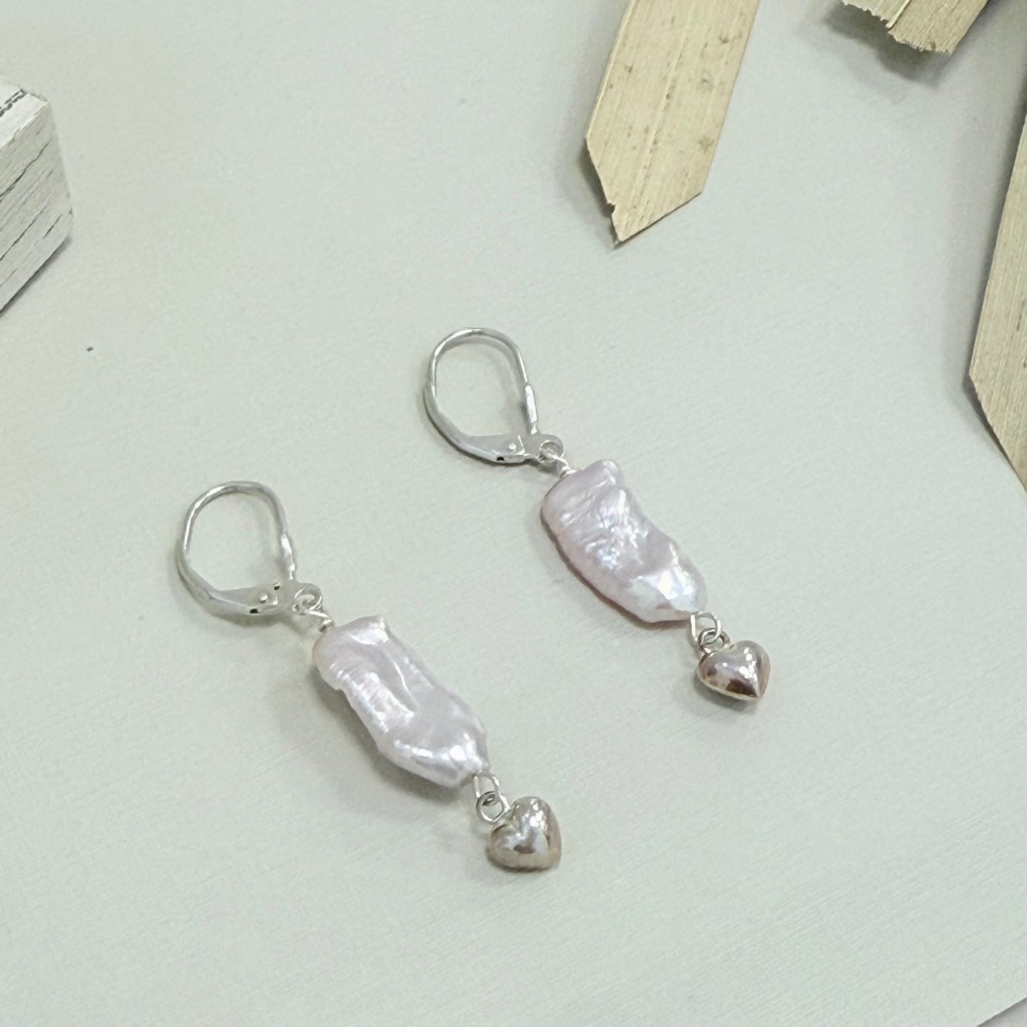 Freshwater dangling earrings - Think Stunning