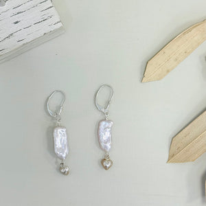 Freshwater dangling earrings