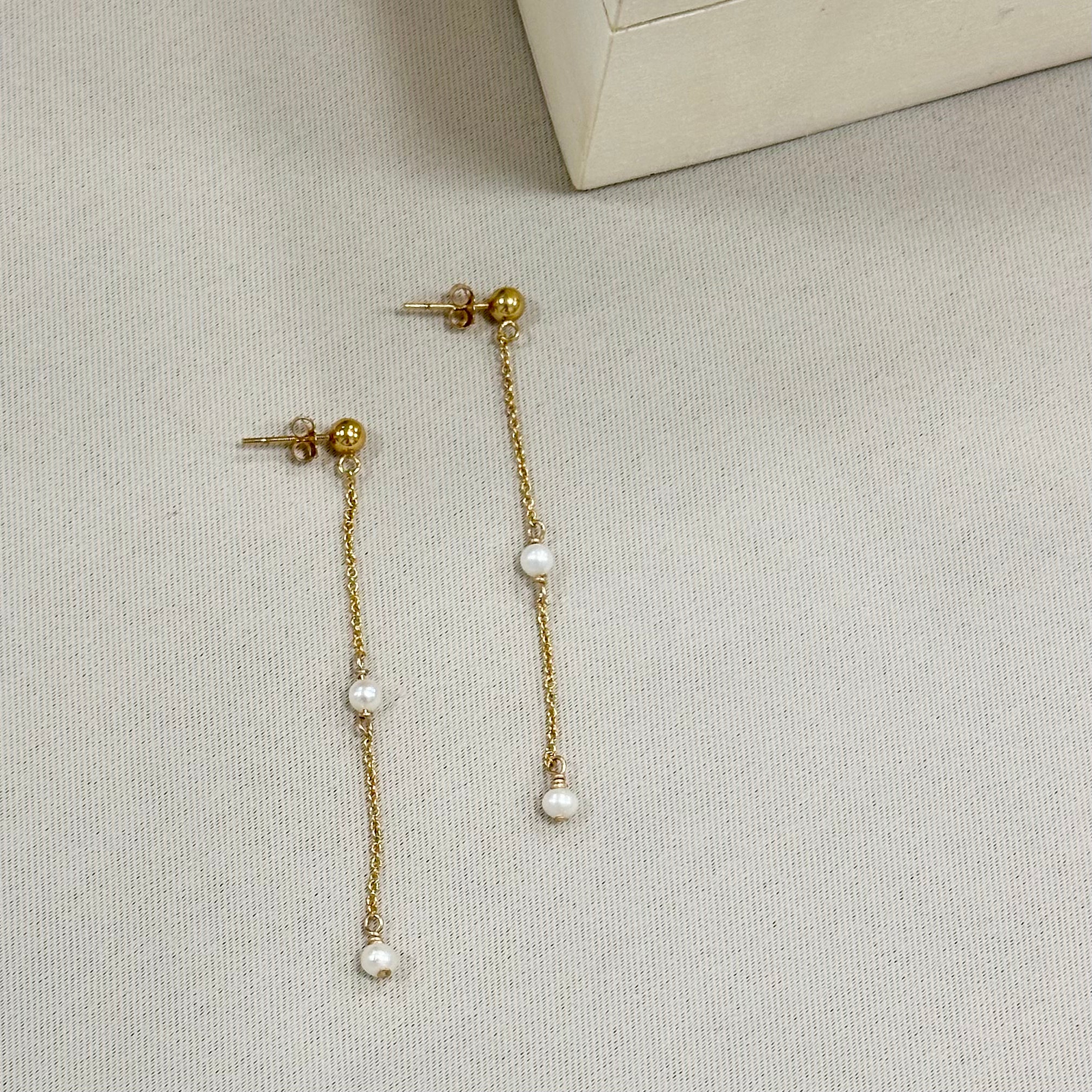 Dangling Pearls Earrings