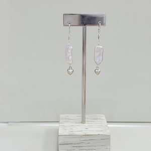 Freshwater dangling earrings