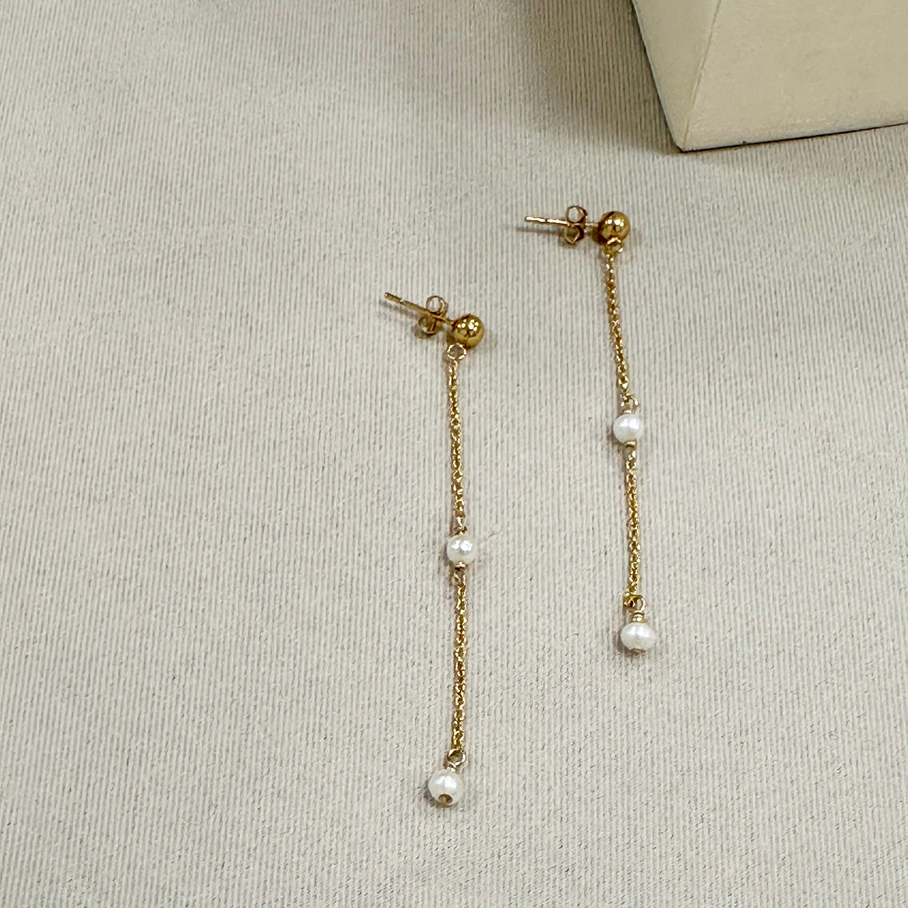 Dangling Pearls Earrings