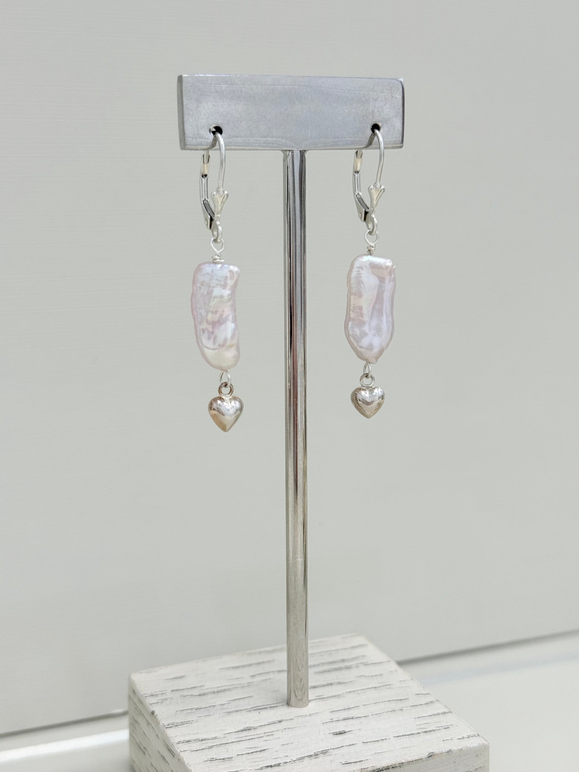 Freshwater dangling earrings - Think Stunning