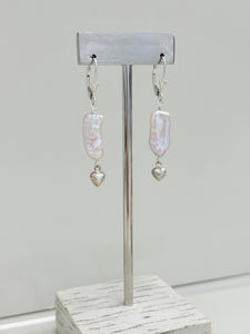 Freshwater dangling earrings